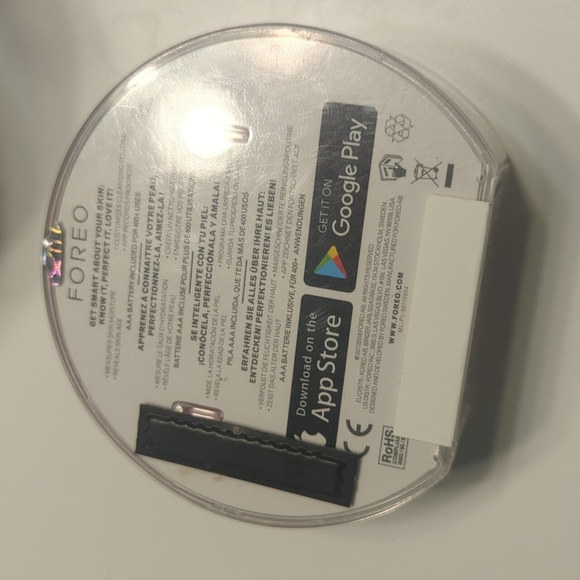 Brand new foreo Luna smart cleansing brush - Picture 2 of 2